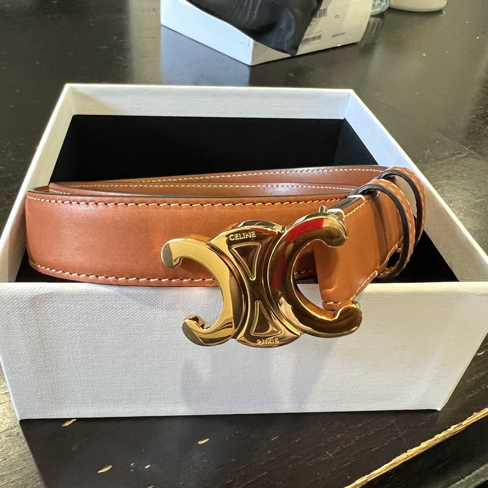 Authentic Celine belt purchased in Paris.Med Triomphe in Natural Calfskin-SZ 85